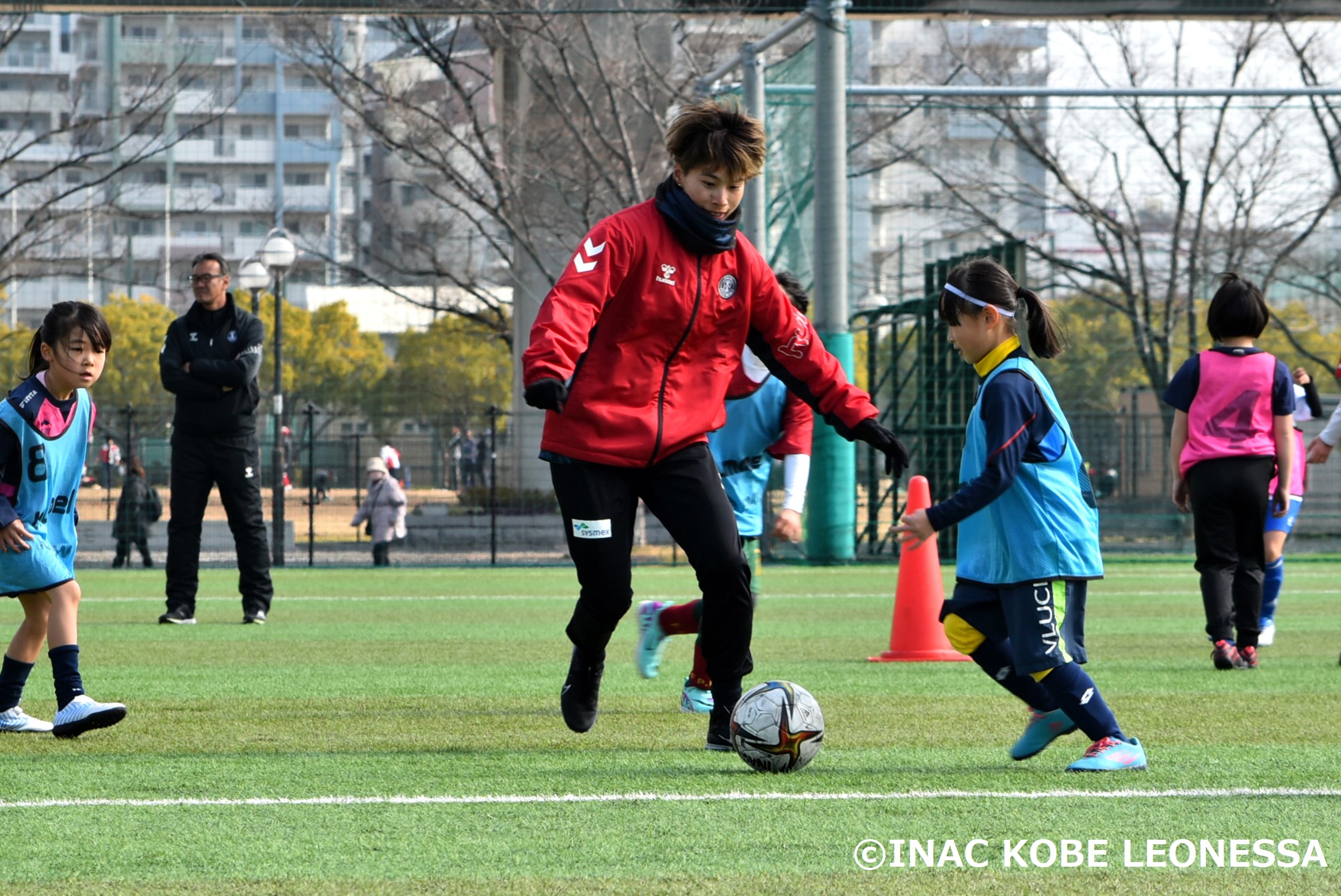 集合写真　女子小学生 ALL WE ACTION DAY I神戸が小学生を対象にサッカー教室とグループワークを実施 | WEリーグ | Women Empowerment  League